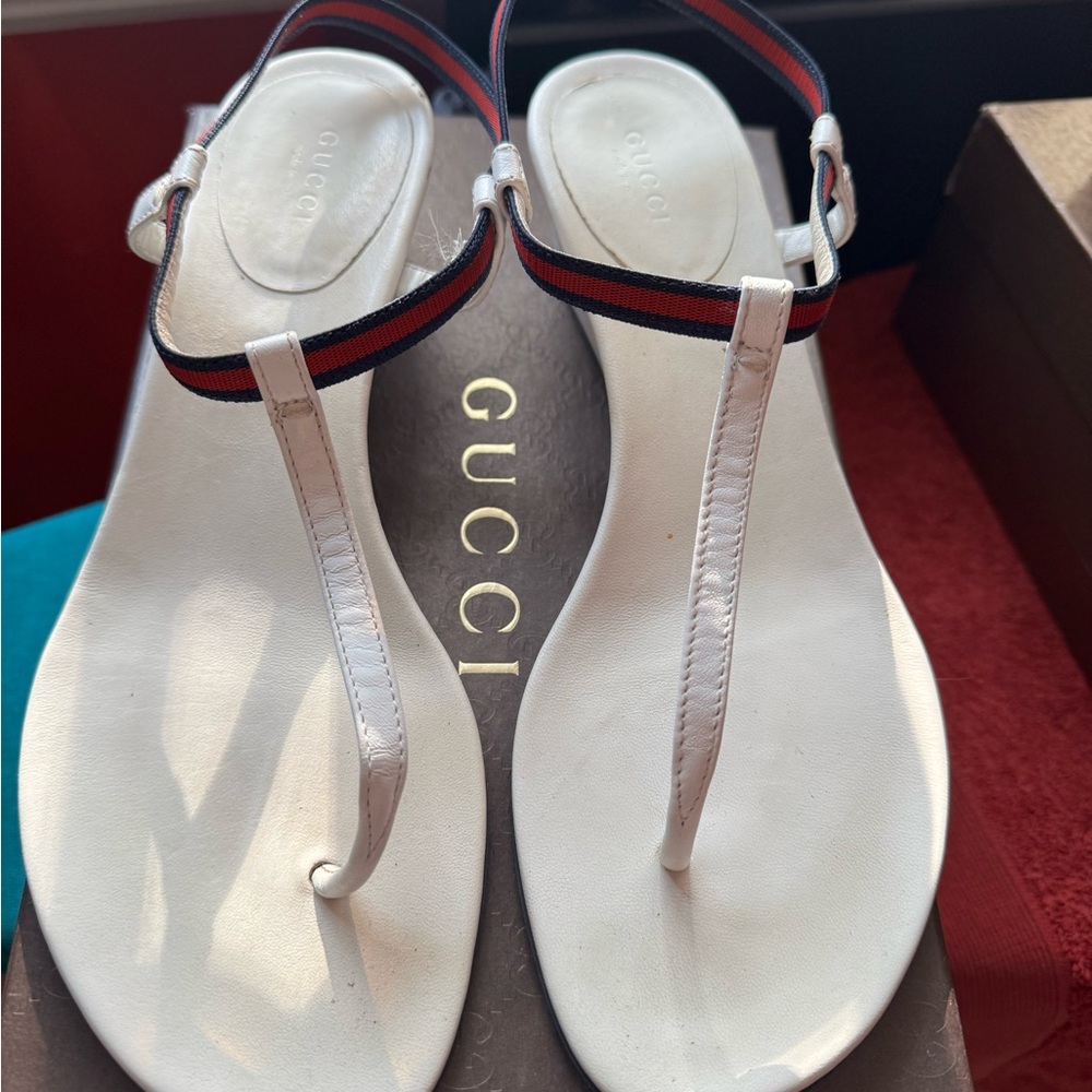 Gucci White Sandals Minimalist Thong Design